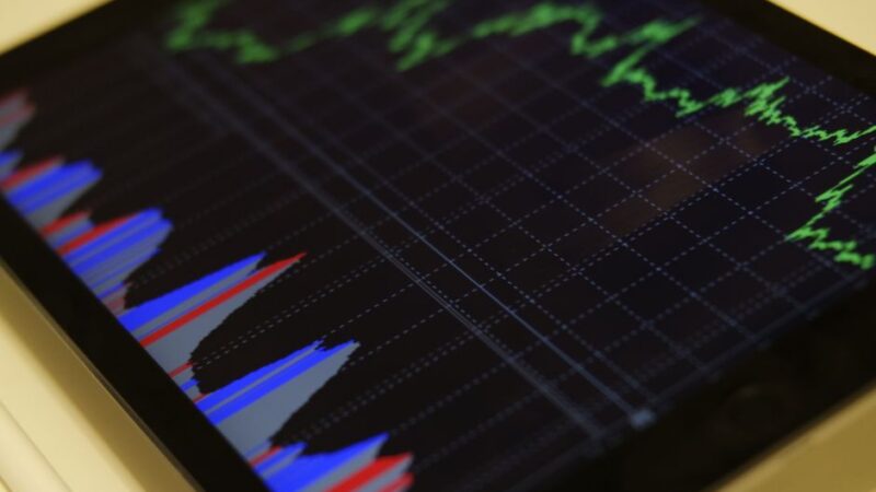 Акции против ETF — что выбрать инвестору в Эстонии 2026?