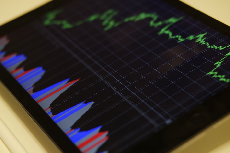 Акции против ETF — что выбрать инвестору в Эстонии 2026?