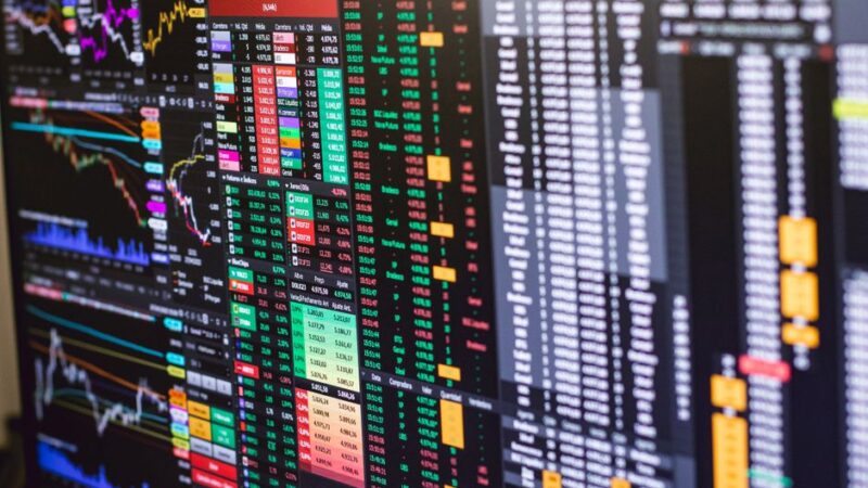 Aktsiad vs ETF — kumb valida Eesti investorile 2026?