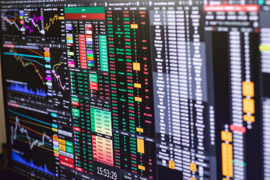 Aktsiad vs ETF — kumb valida Eesti investorile 2026?