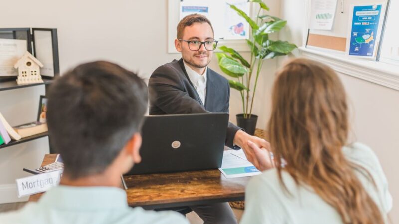 P2P vs hoius — kumb valida Eestis 2026?